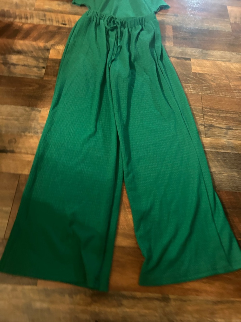 Wide-Leg 2 piece in Emerald Green - Picture 5 of 7